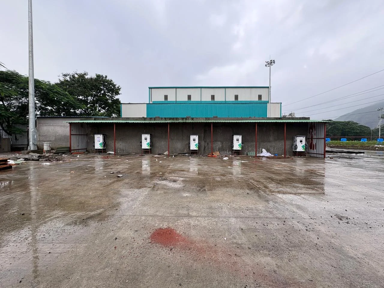 Several charging units arranged beneath an outdoor shelter.